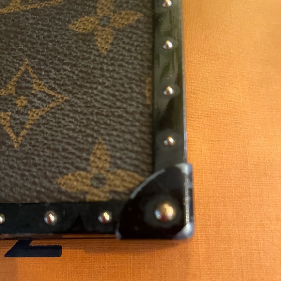 LOUIS VUITTON
Monogram Canvas Eye Trunk iPhone 7 Plus Cover/Case - Picture 12 of 15